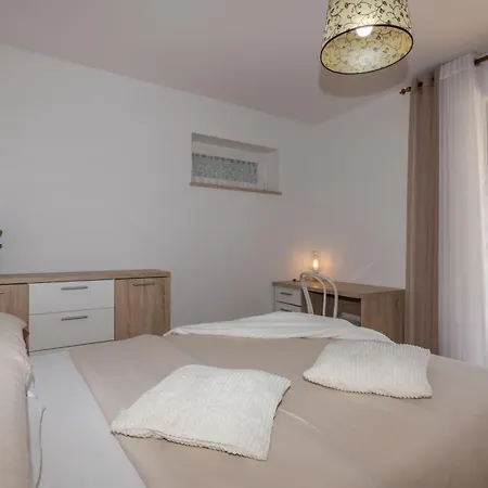 Ida, A Charming In A Rustic Setting Potpićan