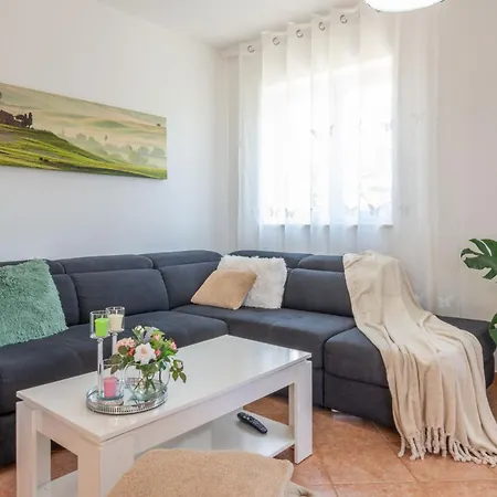 Ida, A Charming In A Rustic Setting