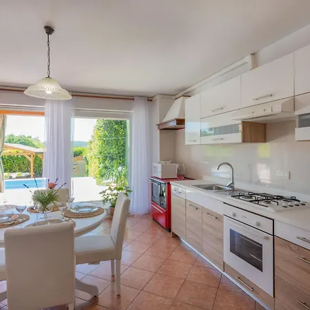 Ida, A Charming In A Rustic Setting