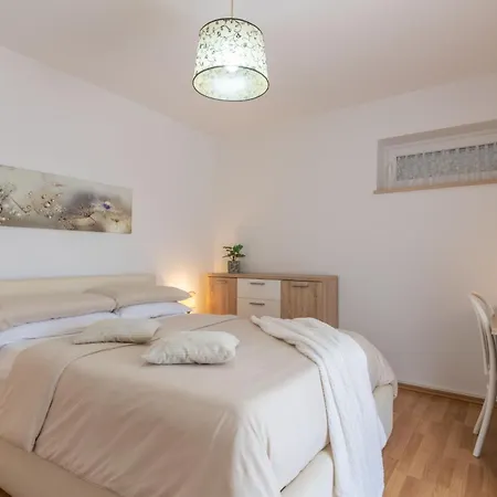 Ida, A Charming In A Rustic Setting Tatil Evi Potpićan