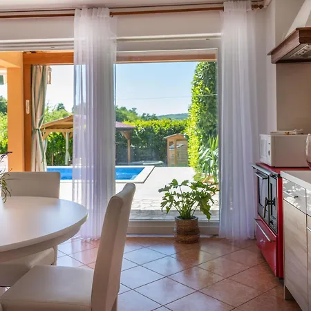 Ida, A Charming In A Rustic Setting