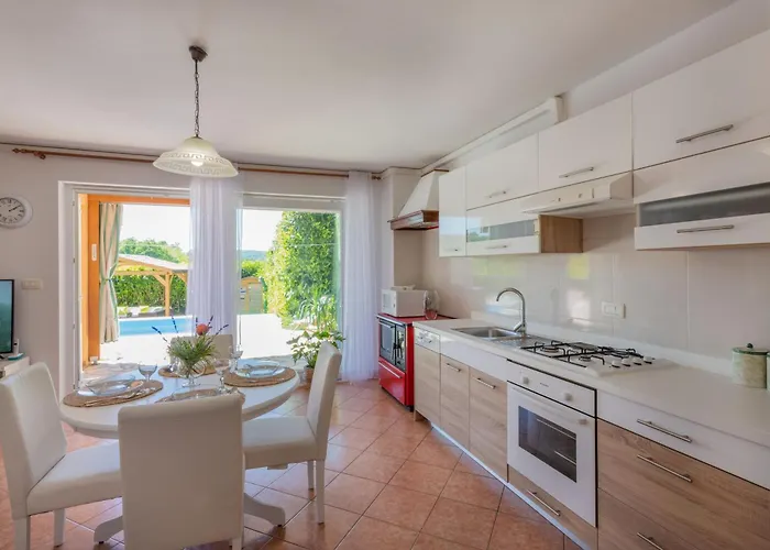 Ida, A Charming In A Rustic Setting