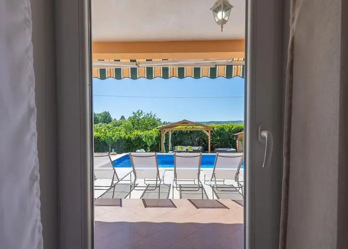 Ida, A Charming In A Rustic Setting Potpićan