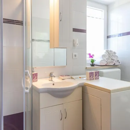 Ida, A Charming In A Rustic Setting Holiday home