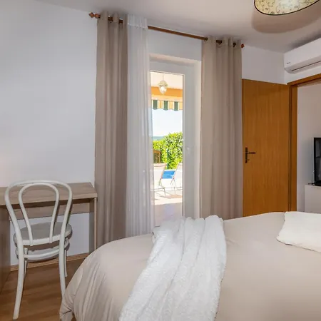 Ida, A Charming In A Rustic Setting Potpican