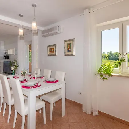 Holiday home Ida, A Charming In A Rustic Setting *