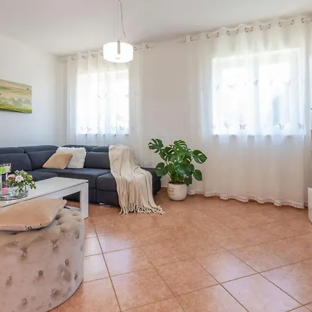 Ida, A Charming In A Rustic Setting *