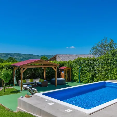 Ida, A Charming In A Rustic Setting Holiday home *