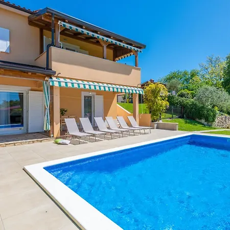 Ida, A Charming In A Rustic Setting Holiday home Potpican