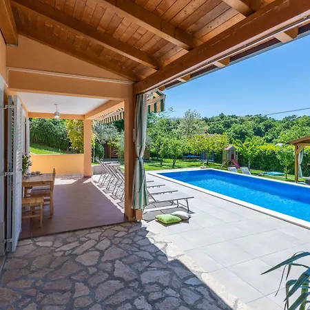 Ida, A Charming In A Rustic Setting Holiday home *