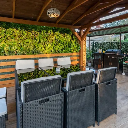 Ida, A Charming In A Rustic Setting Potpican