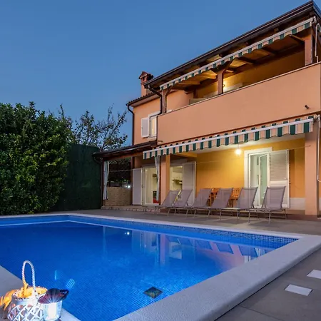Ida, A Charming In A Rustic Setting Holiday home